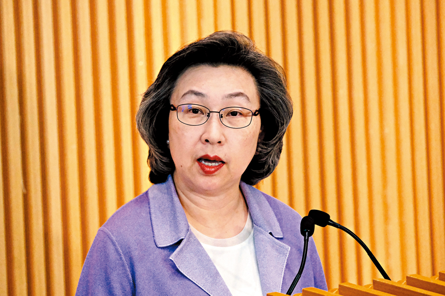 ●楊何蓓茵表示，局方已知會各部門，10月1日起推行公務員評核制度優化計劃的第一期。香港文匯報記者涂穴  攝