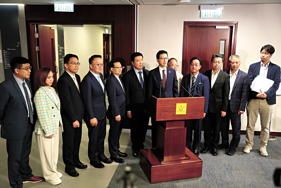 ●吳秋北表示，小組委員會將繼續與特區政府同向發力，跟進政策落地。 香港文匯報記者萬霜靈  攝
