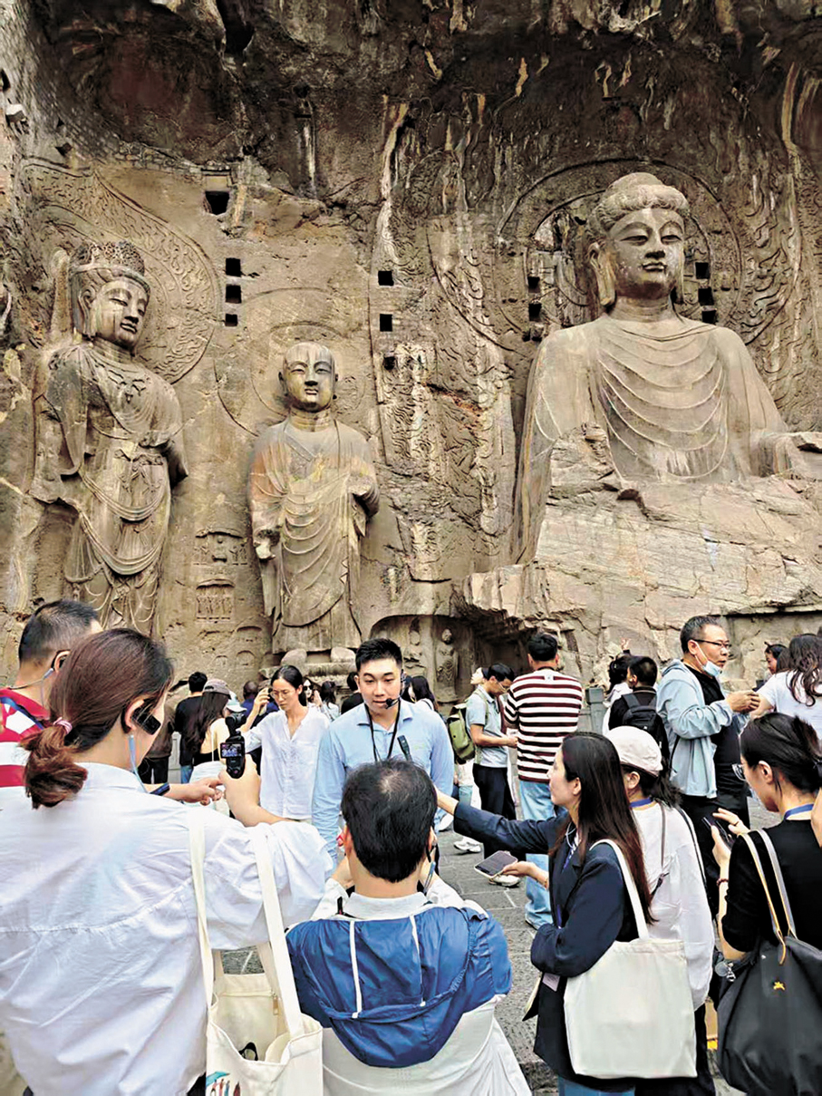 ●「相約中原·豫見精彩」2026年海峽兩岸記者聯合採訪團走進河南洛陽龍門石窟。   香港文匯報河南傳真
