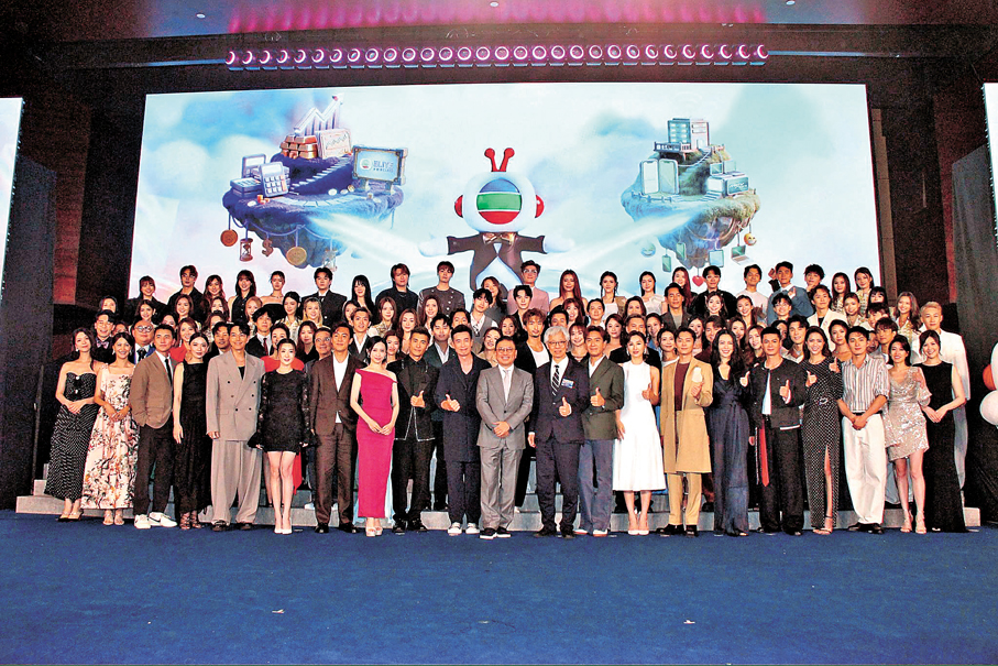 ●眾人齊撐《2026 TVB年中節目巡禮》。 
