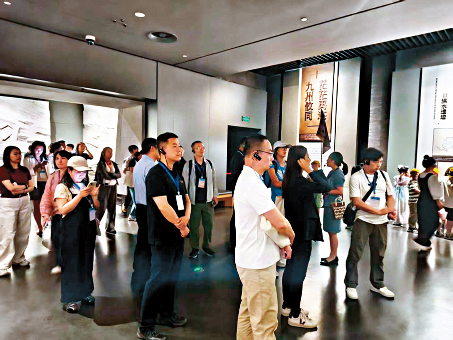●29日，兩岸記者走進位於河南洛陽的二里頭夏都遺址博物館。 香港文匯報記者劉蕊 攝