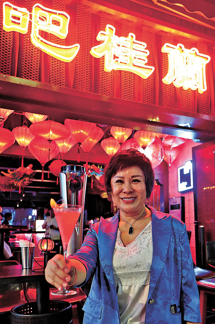 ●酒吧負責人唐小姐。香港文匯報記者黃艾力  攝