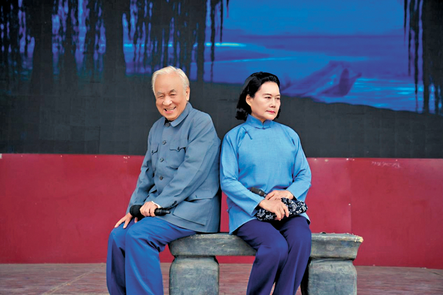 ●豫劇名家任宏恩、湯玉英演繹《倒霉大叔的婚事》經典選段「月下相會」。