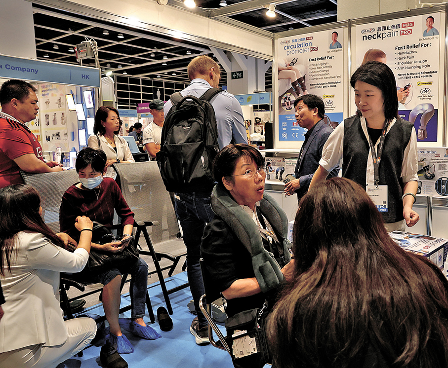 ●第17屆「香港國際醫療及保健展」吸引全球約1.3萬名買家參與。 資料圖片