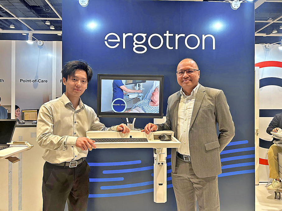 ●Ergotron地區總經理陳仁甫（右）