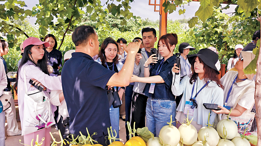 ●5月31日，2026海峽兩岸記者聯合採訪團走進河南蘭考，參觀當地特色產業。 香港文匯報河南傳真