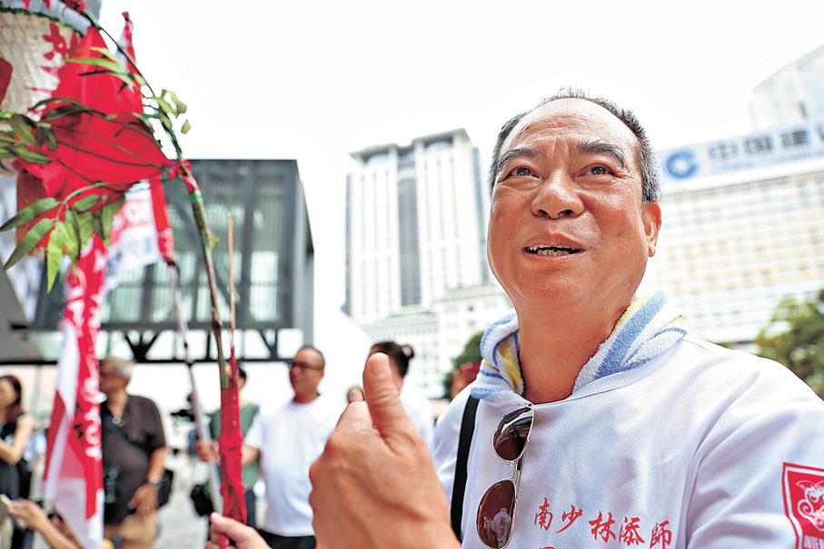 ●資深煙民葉先生已完全戒煙四五年。 香港文匯報記者萬霜靈  攝