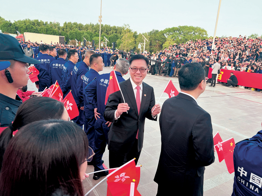 ●孫東率領香港特區代表團成員出席航天員出征儀式。 創科局供圖