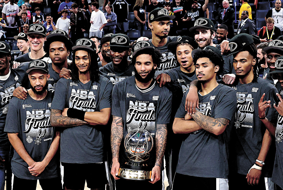 ●馬刺在新帥帶領下，相隔12年重返NBA總決賽。 資料圖片