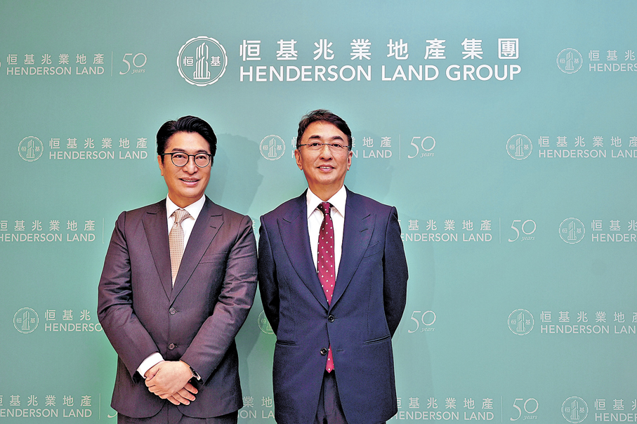 ●（左起）恒地主席兼董事總經理李家誠及另一位主席兼董事總經理李家傑。