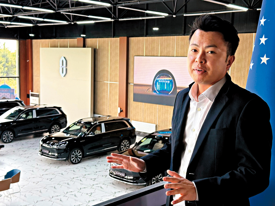●孔雁鵬指，廣州南菱汽車早年已在香港開設分公司，完成境外直接投資備案後再進軍中東、中亞及東南亞市場。 香港文匯報記者盧慧穎  攝
