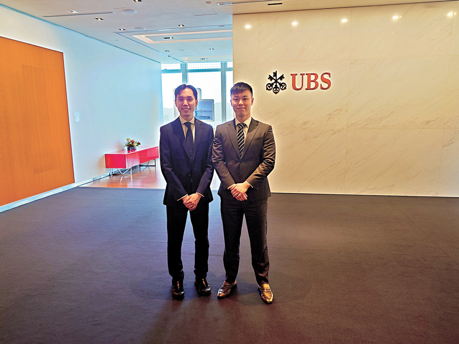 ●左起：瑞銀亞太區研究部總監連沛堃，瑞銀亞洲運輸、博彩行業與香港策略分析師楊裕鵬。香港文匯報記者岑健樂  攝 