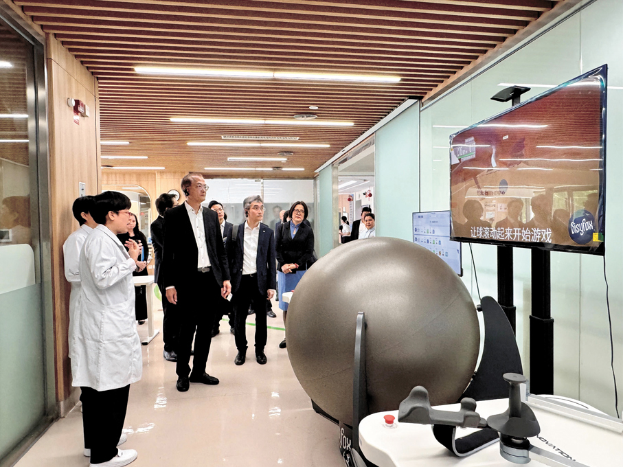 ●盧寵茂參觀復旦大學附屬華山醫院福建醫院。