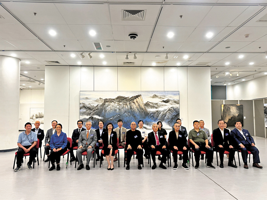 ●眾嘉賓出席「你好，香港——萬鼎山水畫作品展（香港·深圳）」開幕酒會。