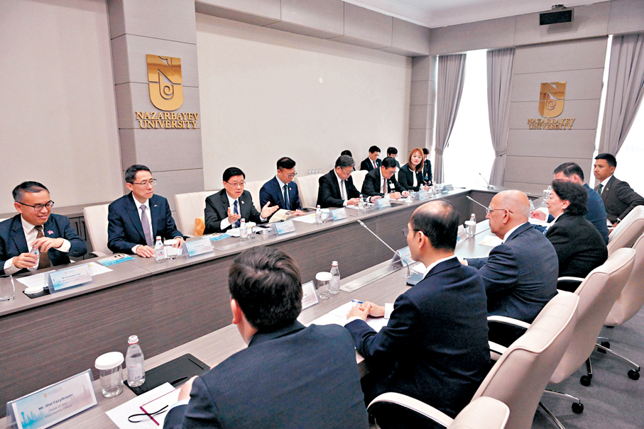 ●隨團的多位局長總結中亞行時指出，訪問進一步深化香港與哈烏兩國的交流與互信，長遠能攜手開拓更多機遇。 資料圖片