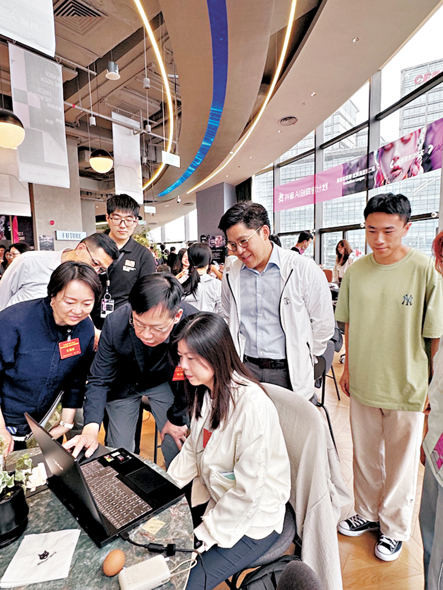 ●代表試玩同學們研發的遊戲產品，現場氛圍熱烈。香港文匯報記者李暢  攝
