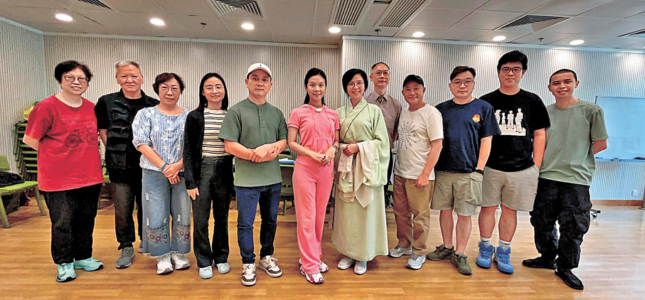 ●演員及幕後出席《夢龍與春香》排戲。