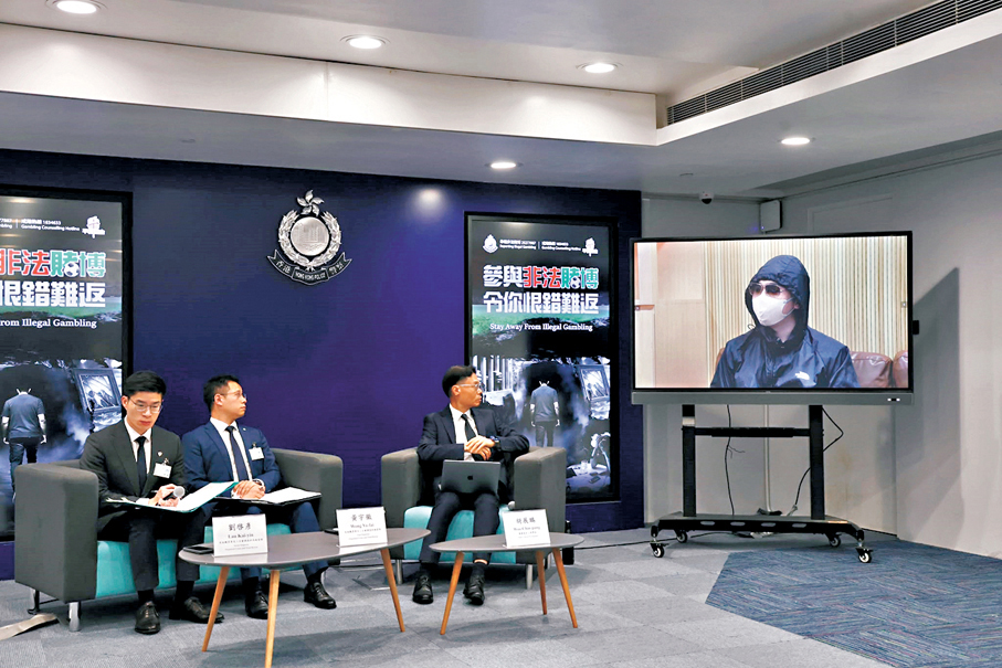 ●警方播放軒仔分享其沉迷賭博經歷的片段。香港文匯報記者孫嘉蔚  攝