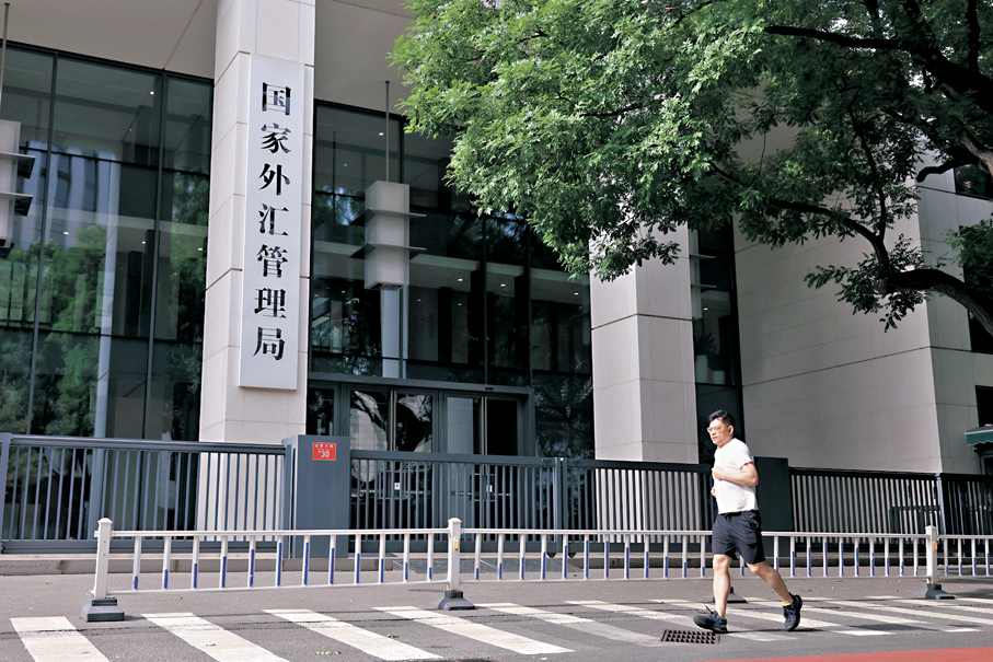 ●中國外匯儲備2月、4月及5月站穩於3.4萬億美元，連創新高。 中新社