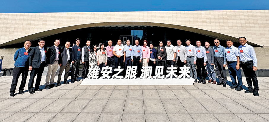 ●香港特別行政區第十四屆全國人大代表專題調研組昨日參觀雄安城市計算中心。香港文匯報記者馬靜  攝