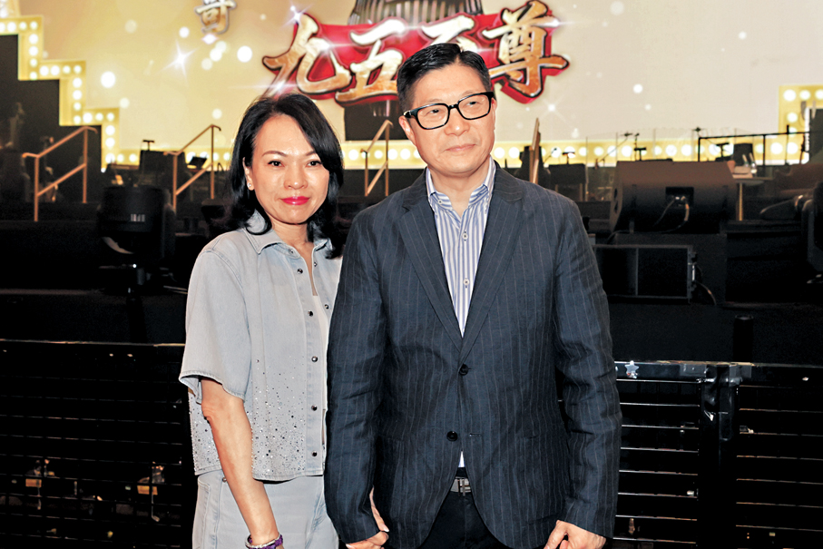 ●保安局局長鄧炳強亦是座上客。  香港文匯報記者北山彥  攝