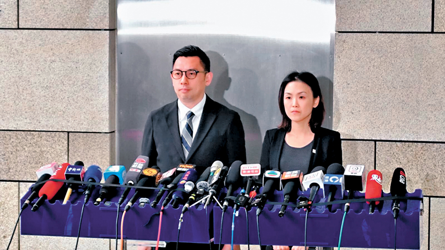 ●鄧翊几（左）及羅貝雯交代警方和廉署聯合調查小組的最新調查進展。香港文匯報記者林兆崙  攝