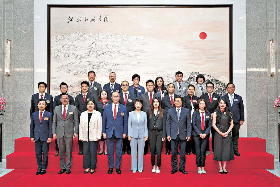 ●章冬梅會見香港東華三院訪京團一行。中共中央港澳工作辦公室、國務院港澳事務辦公室網站圖片