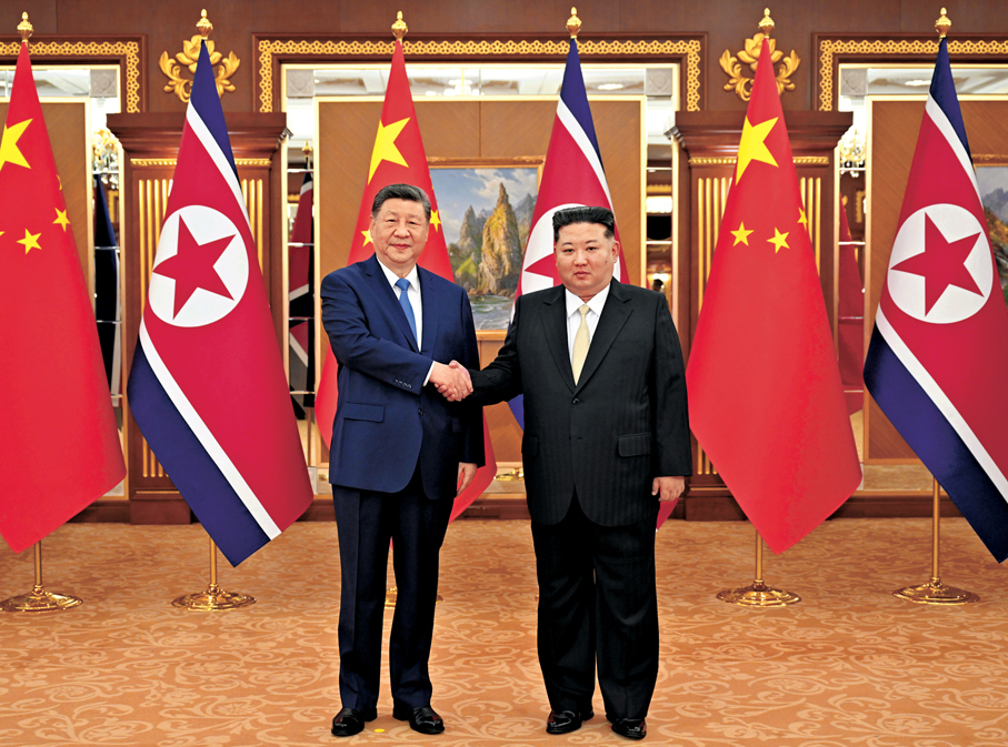●當地時間6月8日下午，中共中央總書記、國家主席習近平在平壤錦繡山迎賓館同朝鮮勞動黨總書記、國務委員長金正恩舉行會談。 新華社