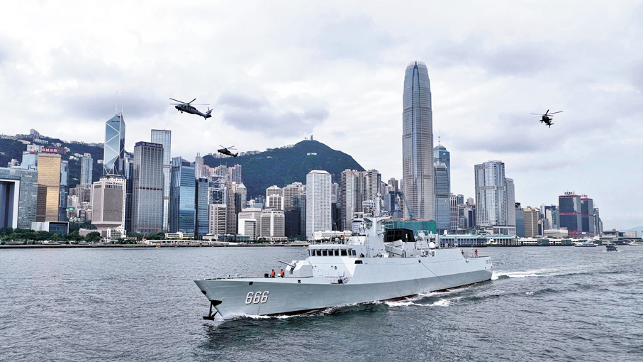 ●中國人民解放軍駐香港部隊11日採取緊急拉動演練方式，出動陸海空部隊部分兵力組織聯合巡邏。駐港部隊微信公眾號圖片