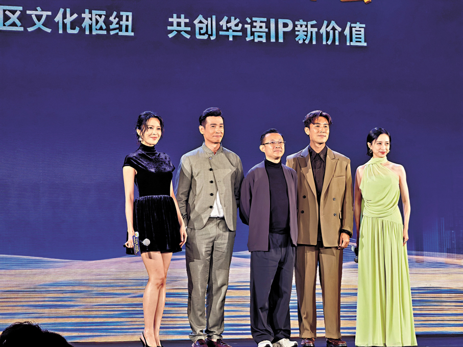 ●《企業強人》成首部重返內地衛視黃金檔的TVB劇集，主創大感雀躍。  香港文匯報記者李望賢 攝