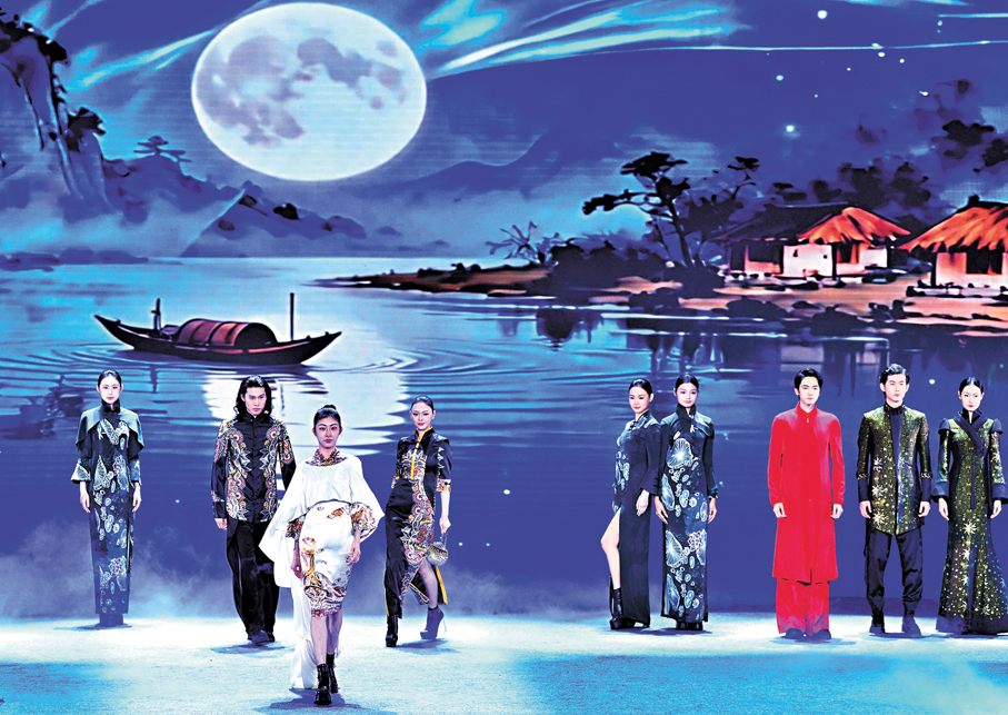 ●海峽論壇大會上的京劇歌曲《夢故鄉》節目中的華服秀。  中新社