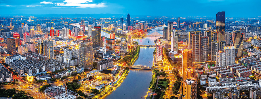 ●璀璨的三江口夜景。