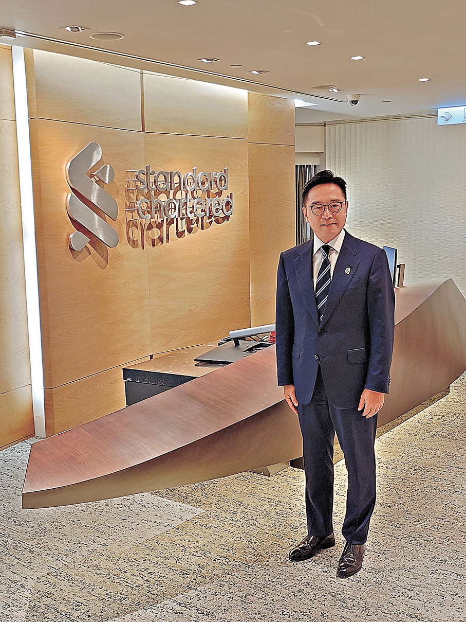 ●曾繼志指出，該行正研究在香港建立渣打集團首個自設黃金倉儲，以配合政府政策及回應客戶需求。  香港文匯報記者岑健樂  攝
