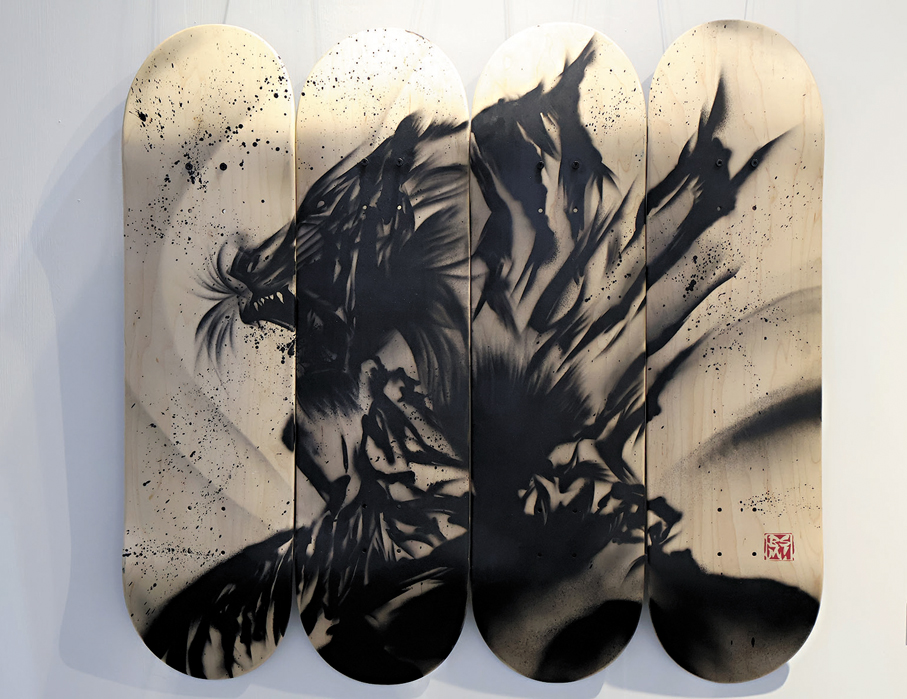 ●Billy在滑板上噴繪出作品《Fierce Beast》。
