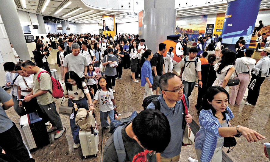 ●5月訪港旅客人次約446萬，較去年同期上升9%。圖為五一黃金周高鐵訪港旅客情況。 資料圖片