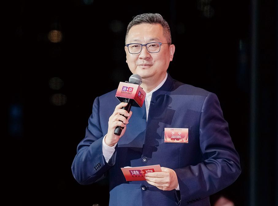 ▲香港北京社團總會常務副會長兼任秘書長李中為賓客舉行慶祝環節。