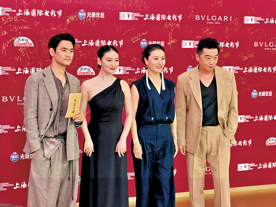 ●《密檔》劇組亮相紅毯。  香港文匯報記者夏微  攝