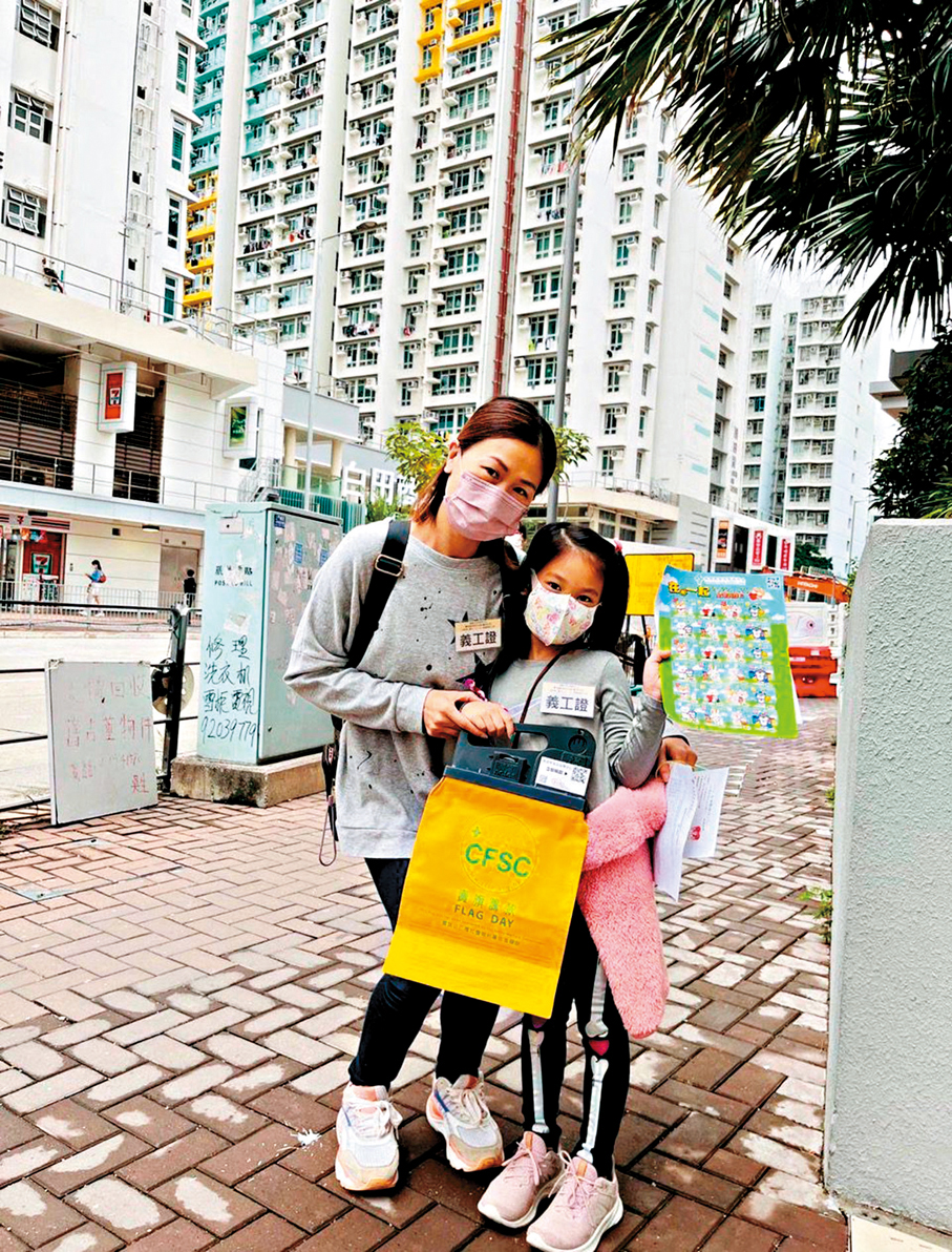 ●郭女士指，參加託管服務計劃後，自己才可鬆一口氣，並在政府資助的社區中心擔任社區保姆。 受訪者供圖