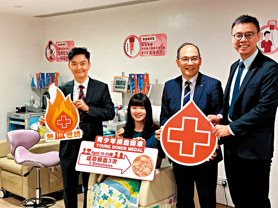 ●父女和香港紅十字會呼籲大家積極參與捐血。香港文匯報實習記者陳胤龍 攝
