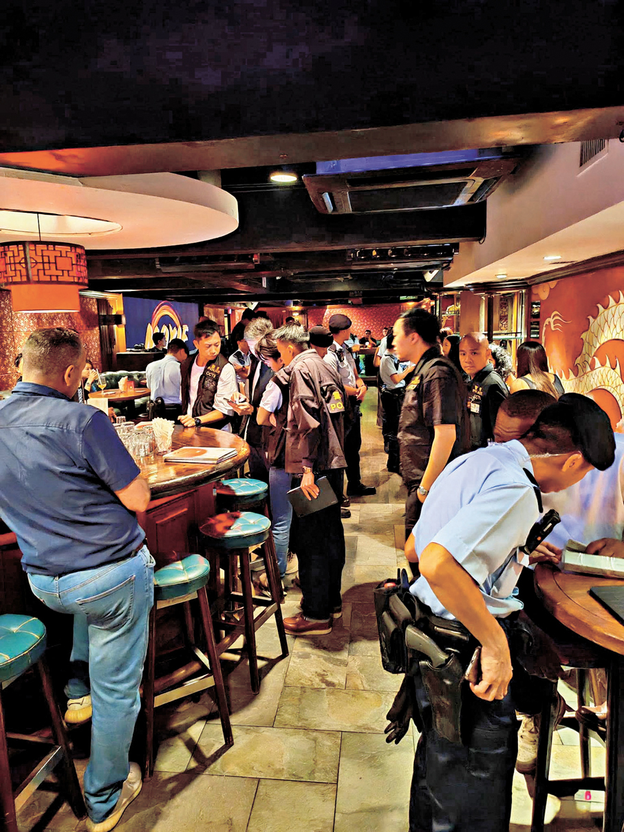●警方由6月17至19日在全港各區展開代號「逸影」的反罪惡及反三合會行動。 香港警察Fb圖片