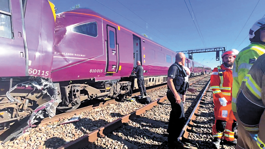 ●兩列從英格蘭中部開往倫敦的客運火車發生相撞。 路透社