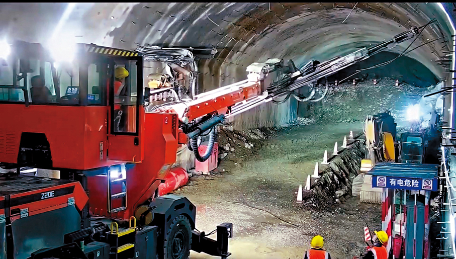 ●去年7月，雅魯藏布江下游水電工程開工。圖為施工現場。資料圖片