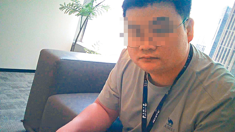 ●「沈老師」高壓式催促記者繳費一萬元人民幣定金以鎖定優惠價，記者險些未能脫身。 香港文匯報記者廣濟  攝