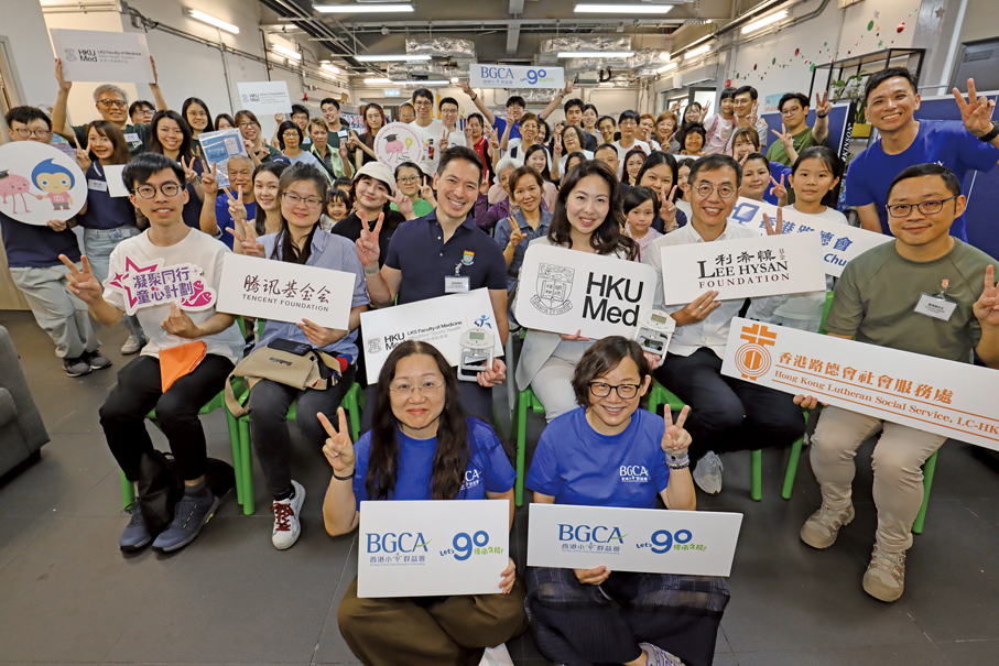 ●兩所過渡性房屋街坊和義工齊聚一堂，通過活動促進鄰里聯繫。