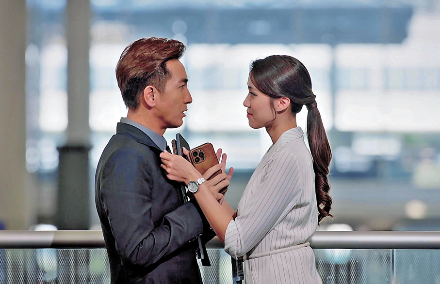 ●劉穎鏇威逼馬國明幫忙。    TVB供圖