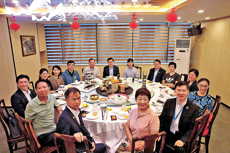 ●6月24日，行政長官李家超與多位在閩安居養老的香港長者歡聚茶敘，深入了解長者在內地居家養老、生活保障等實際情況。