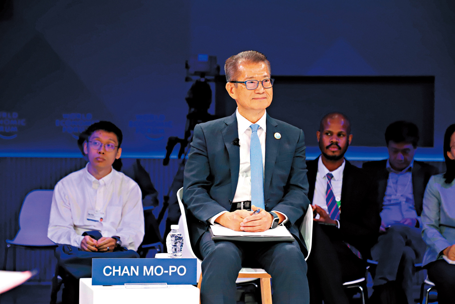 ●陳茂波在大連出席2026夏季達沃斯論壇。 香港文匯報記者宋偉  攝