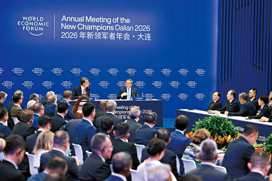 ●6月24日下午，中國國務院總理李強在大連出席2026年夏季達沃斯論壇工商界代表座談會。    中新社