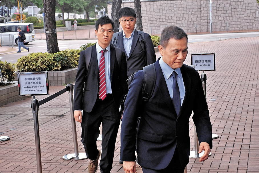 ●消防工程專家、城大講座教授袁國傑（右）。香港文匯報記者涂穴  攝