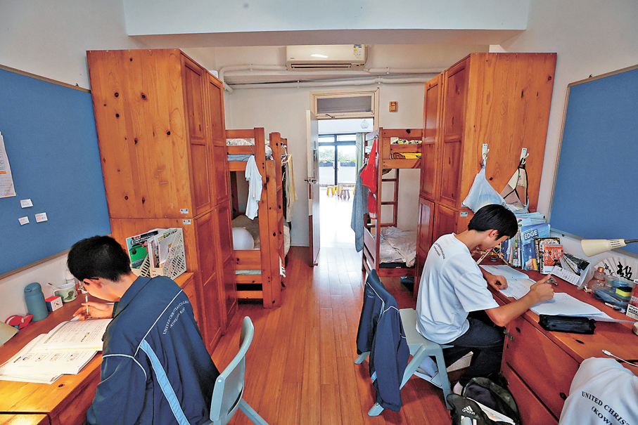 ●學校透過宿舍安排推行訓練計劃，讓學生在共同生活中培養自理能力、作息紀律、堅毅精神及人際相處等能力。